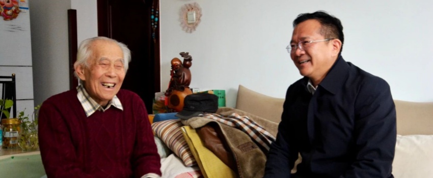 中國(guó)樂(lè)凱黨委領(lǐng)導(dǎo)看望慰問(wèn)樂(lè)凱老領(lǐng)導(dǎo)、老專家、老干部、老黨員及生活困難職工
